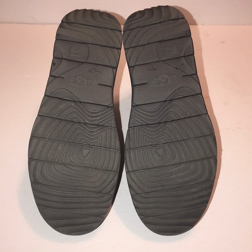 Ugg - Picture 3 of 5